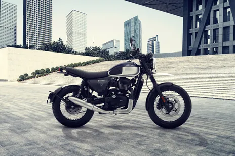 Yezdi Scrambler Dual Tone Midnight Blue image